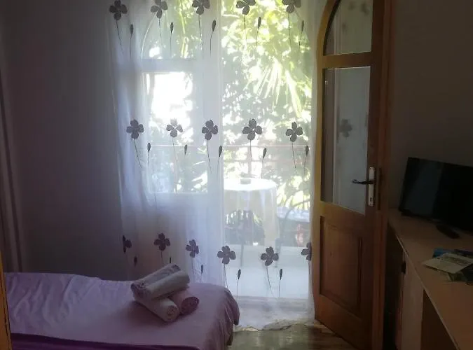 Romantic With Balcony Gostinjska kuća